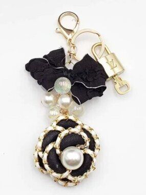 LV Gold Padlock Authentic 🔑 Luxury Bag Charm w/ Unbranded Flower Keychain
